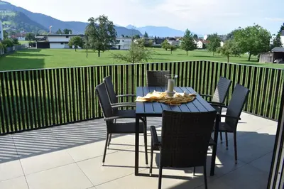 Ein allgemeiner Bergblick oder ein Berglick von der Ferienwohnung aus
