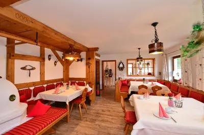 Ein Sitzbereich in der Unterkunft Landhaus Almrausch