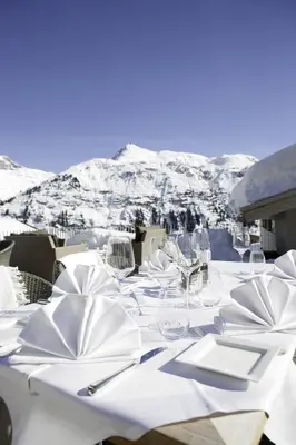 Ein allgemeiner Bergblick oder ein Berglick von des Hotels aus