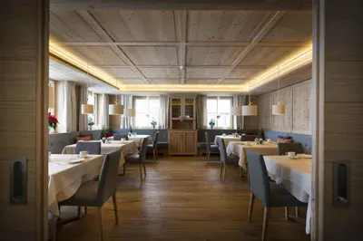 Ein Restaurant oder anderes Speiselokal in der Unterkunft Hotel Garni Panorama