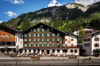 Ein allgemeiner Bergblick oder ein Berglick von des Hotels aus
