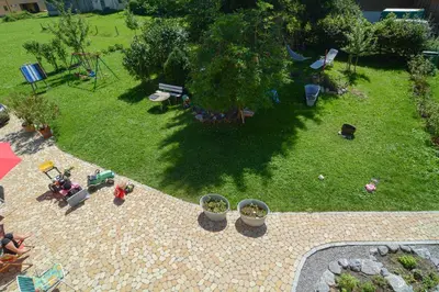 Ein Garten an der Unterkunft Ferienwohnung Sonnenhof