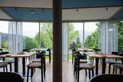Ein Restaurant oder anderes Speiselokal in der Unterkunft Val Blu Sport | Hotel | SPA