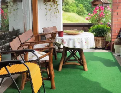 Ein Sitzbereich in der Unterkunft DreamlandRanch Vorarlberg
