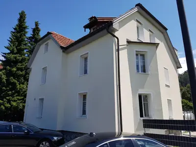 Das Gebäude in dem sich die Ferienwohnung befindet