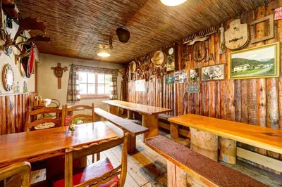 Ein Restaurant oder anderes Speiselokal in der Unterkunft Mountain-Chalets Sonnenberg