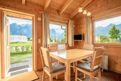 Ein allgemeiner Bergblick oder ein Berglick von des Chalets aus