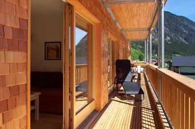 Ein allgemeiner Bergblick oder ein Berglick von des Aparthotels aus