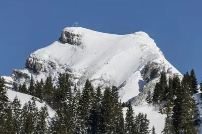 Ein allgemeiner Bergblick oder ein Berglick von des Hotels aus