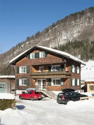 Ein allgemeiner Bergblick oder ein Berglick von des Chalets aus