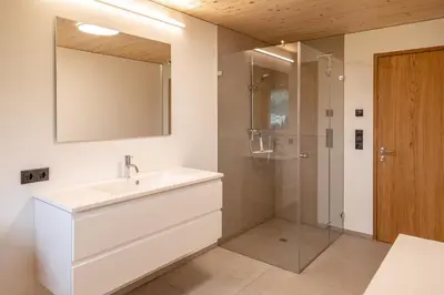 Ein Badezimmer in der Unterkunft Hus Bündt