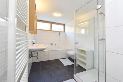 Ein Badezimmer in der Unterkunft Haus Bahl