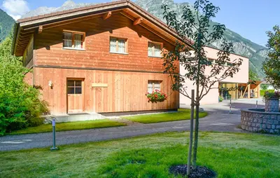 Das Gebäude in dem sich das Ferienhaus befindet