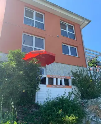 Das Gebäude in dem sich die Ferienwohnung befindet