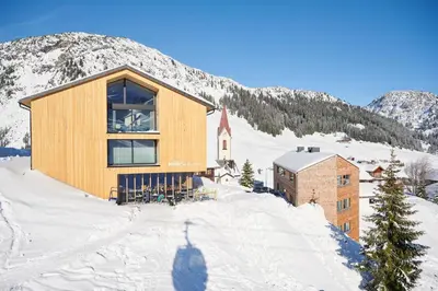 Ein allgemeiner Bergblick oder ein Berglick von des Hotels aus