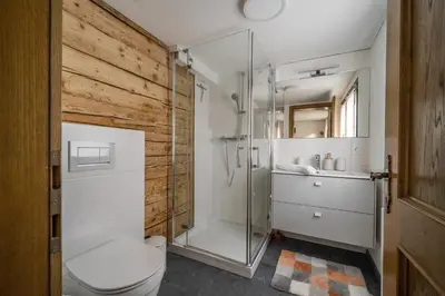 Ein Badezimmer in der Unterkunft D`Alpenapartments Bezau
