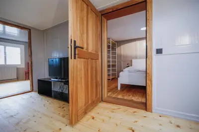 Ein Bett oder Betten in einem Zimmer der Unterkunft MINA Stadtwohnung im Jüdischen Viertel