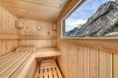 Ein allgemeiner Bergblick oder ein Berglick von der Ferienwohnung aus