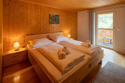 Ein Bett oder Betten in einem Zimmer der Unterkunft Haus Amatschon