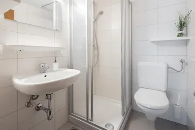 Ein Badezimmer in der Unterkunft Haus Amatschon