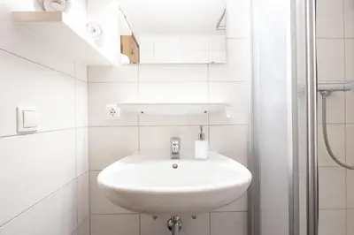 Ein Badezimmer in der Unterkunft Haus Amatschon