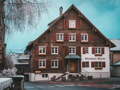 Das Gebäude in dem sich das Gasthaus befindet