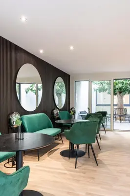 Ein Sitzbereich in der Unterkunft Business Hotel Maier