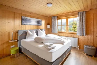Ein Bett oder Betten in einem Zimmer der Unterkunft Apartmenthaus Matri by Pferd auf Wolke