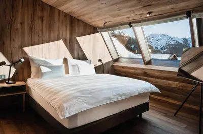 Ein Bett oder Betten in einem Zimmer der Unterkunft Berghotel Biberkopf