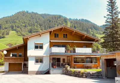 Ein allgemeiner Bergblick oder ein Berglick von der Ferienwohnung aus