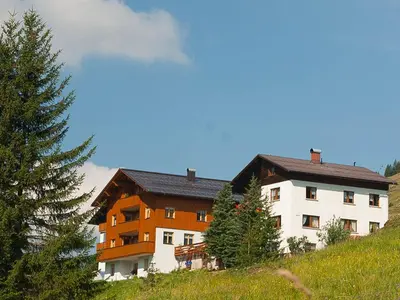 Das Gebäude in dem sich die Pension befindet