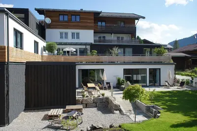 Das Gebäude in dem sich die Ferienwohnung befindet