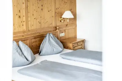 Ein Bett oder Betten in einem Zimmer der Unterkunft Hotel Engel Alberschwende