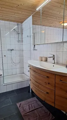 Ein Badezimmer in der Unterkunft Haus Annelies