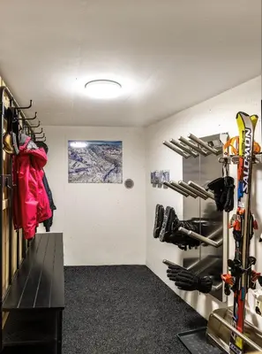 Das Fitnesscenter und/oder die Fitnesseinrichtungen in der Unterkunft Verwall Apartment Arlberg - mit Sauna, Balkon und Skiraum