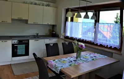 Küche/Küchenzeile in der Unterkunft Ferienwohnung Walgaublick