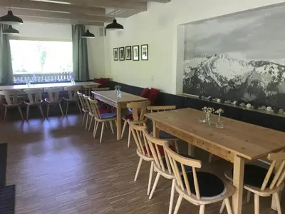 Ein Restaurant oder anderes Speiselokal in der Unterkunft Kleine Ferienwohnung am Rande der Wildnis
