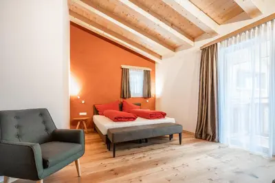 Ein Sitzbereich in der Unterkunft Naturhaus am Arlberg
