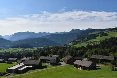 Naturlandschaft in der Nähe of country house