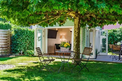 Ein Garten an der Unterkunft Bregenzer Traum am Bodensee inkl Fahrräder