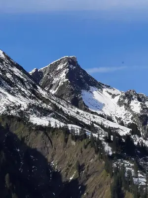 Ein allgemeiner Bergblick oder ein Berglick von der Ferienwohnung aus