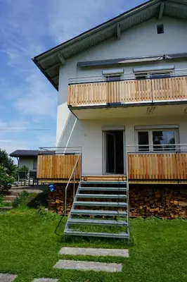Das Gebäude in dem sich die Ferienwohnung befindet