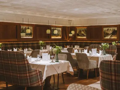 Ein Restaurant oder anderes Speiselokal in der Unterkunft Post Lech Arlberg