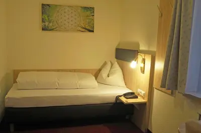 Ein Bett oder Betten in einem Zimmer der Unterkunft Hotel Restaurant Rössle