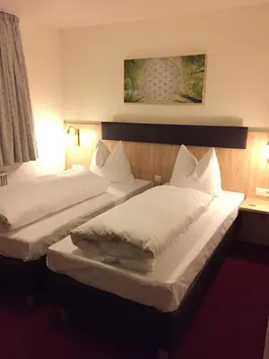 Ein Bett oder Betten in einem Zimmer der Unterkunft Hotel Restaurant Rössle
