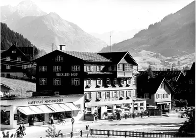 Ein allgemeiner Bergblick oder ein Berglick von des Hotels aus