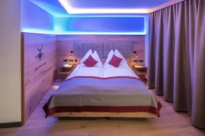 Ein Bett oder Betten in einem Zimmer der Unterkunft Sonne 1806 - Hotel am Campus Dornbirn