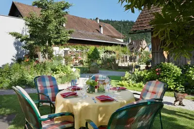 Ein Garten an der Unterkunft Hotel Restaurant Mohren