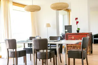 Ein Sitzbereich in der Unterkunft Hotel Schönblick