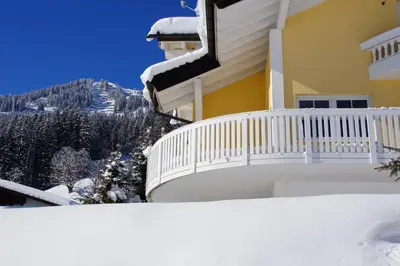 Ein allgemeiner Bergblick oder ein Berglick von der Ferienwohnung aus